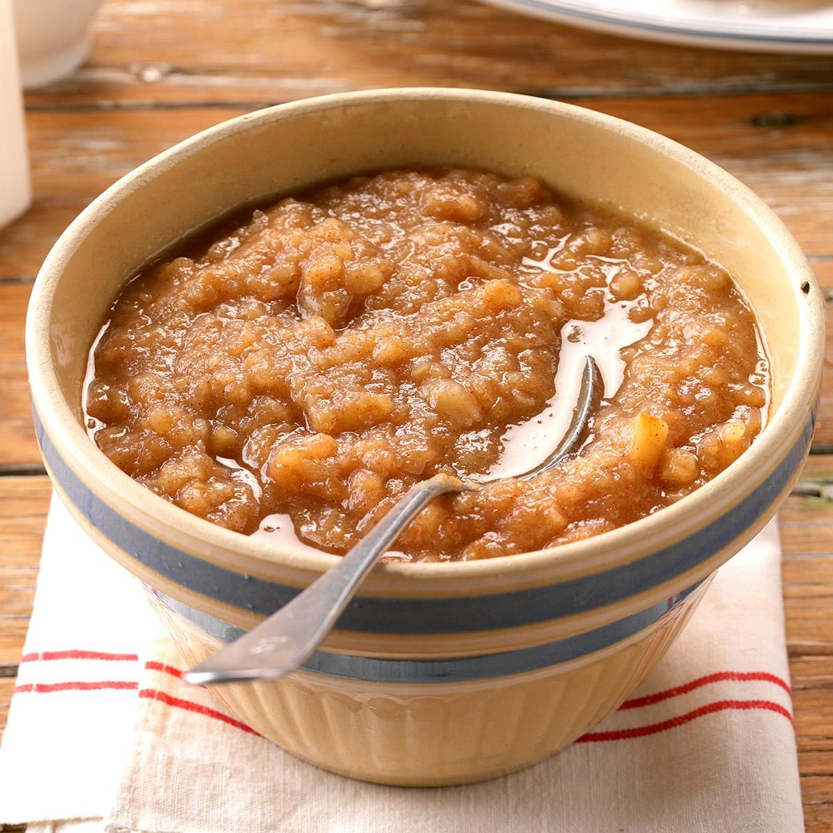 https://www.tasteofhome.com/wp-content/uploads/2018/01/Ginger-Applesauce_EXPS_THD17_94690_D08_11_11b.jpg?fit=700%2C1024