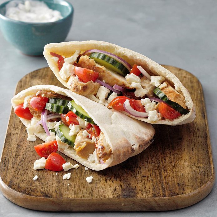 Greek Grilled Chicken Pitas Exps Mtcbbz18 86339 B02 28 8b 2