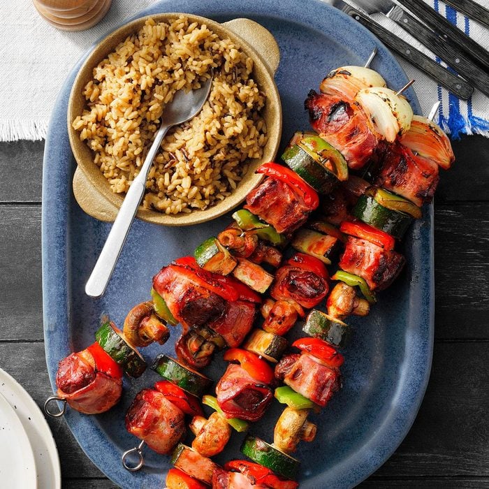 Grilled Beef Kabobs Exps Diyd23 2446 P1onp2 Md 04 26 1b