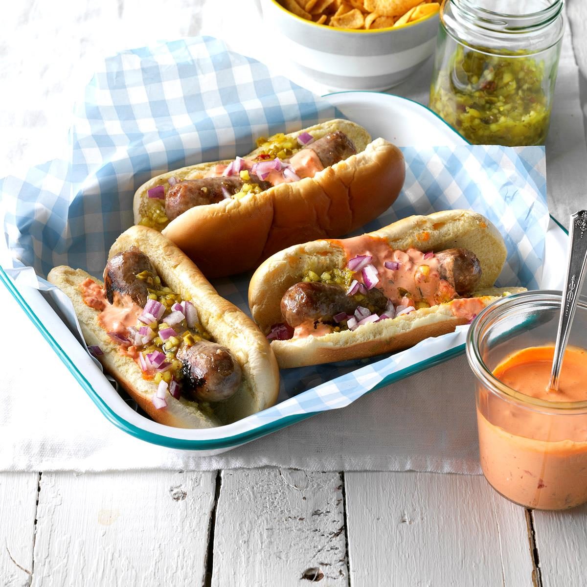 Grilled Brats With Sriracha Mayo Exps Sdjj17 166036 D02 14 2b 3