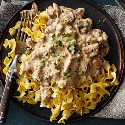 Hamburger Stroganoff With Poppy Seed Noodles Exps Rr22 5931 P2 Md 12 02 4b