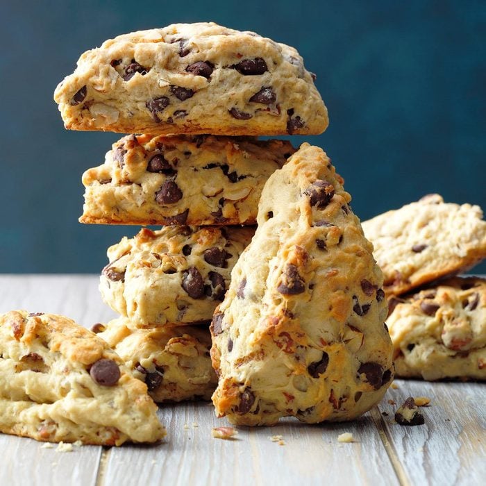 Hazelnut Chocolate Chip Scones Exps Fbmz18 41822 B05 08 8b 6