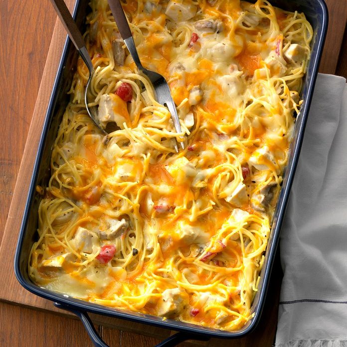 Hearty Chicken Spaghetti Casserole Exps Chkbz18 47421 C10 25 1b 5