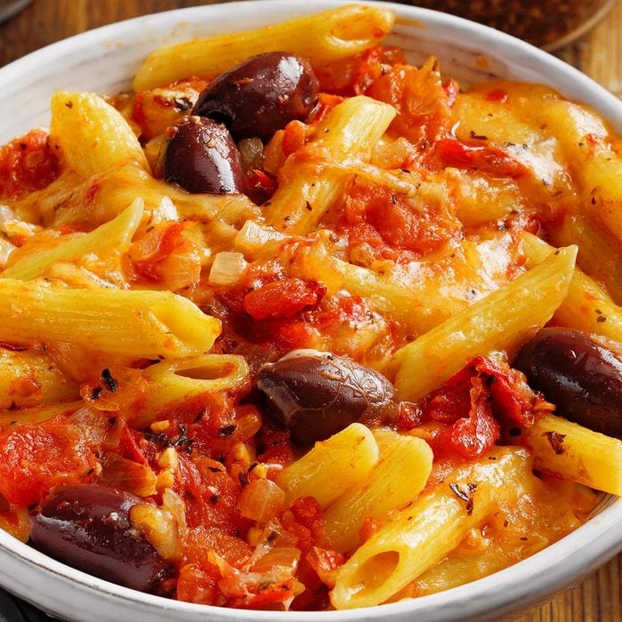 Hearty Tomato Olive Penne Exps Dobz21 48023 E09 02 3b V3