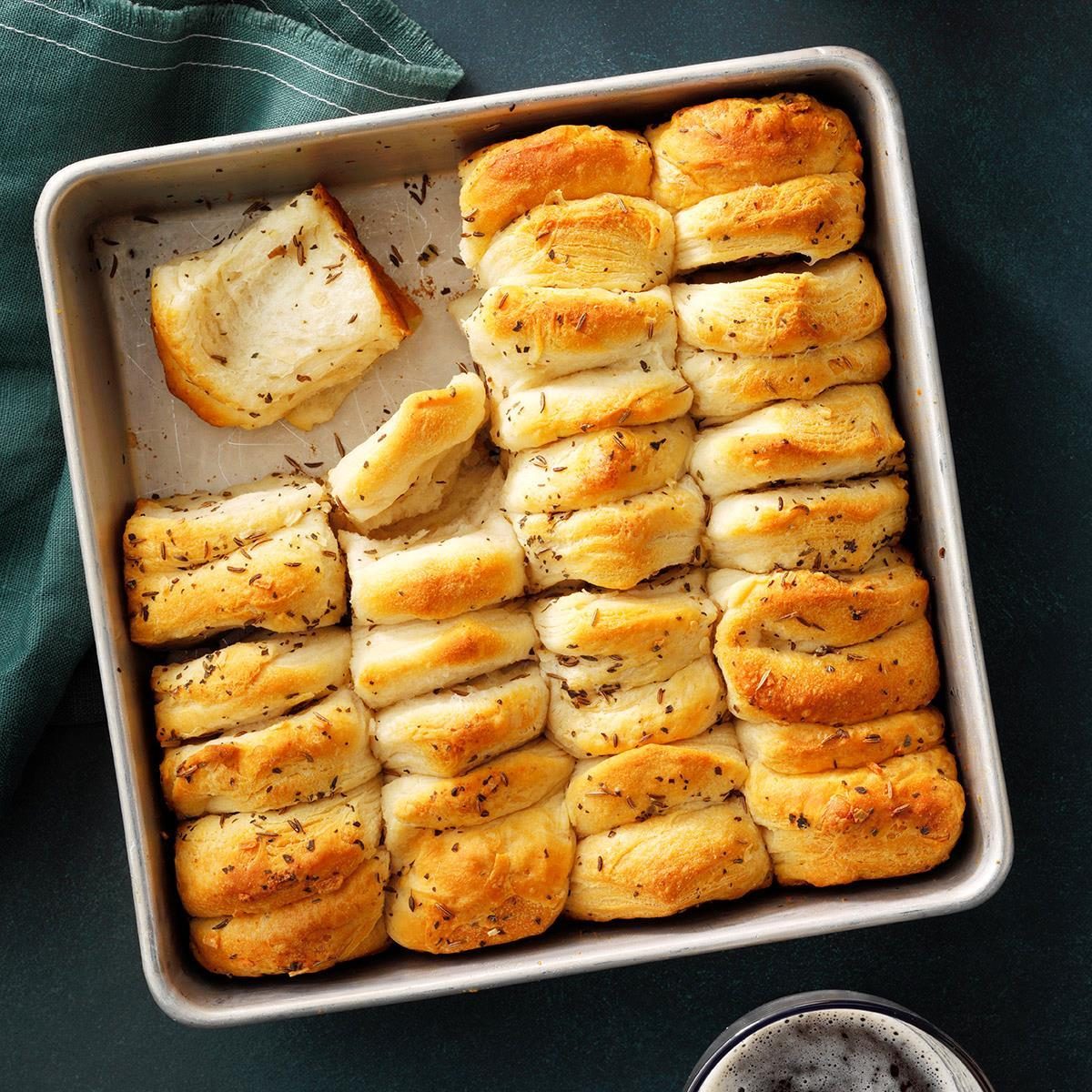 https://www.tasteofhome.com/wp-content/uploads/2018/01/Herb-Biscuit-Loaf_EXPS_CPBZ19_15475_E11_06_8b-4.jpg