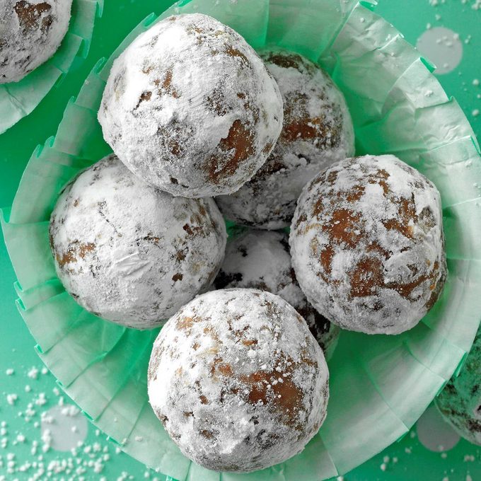 Holiday Rum Balls Exps Hcbz22 137427 Dr 06 02 1b 3