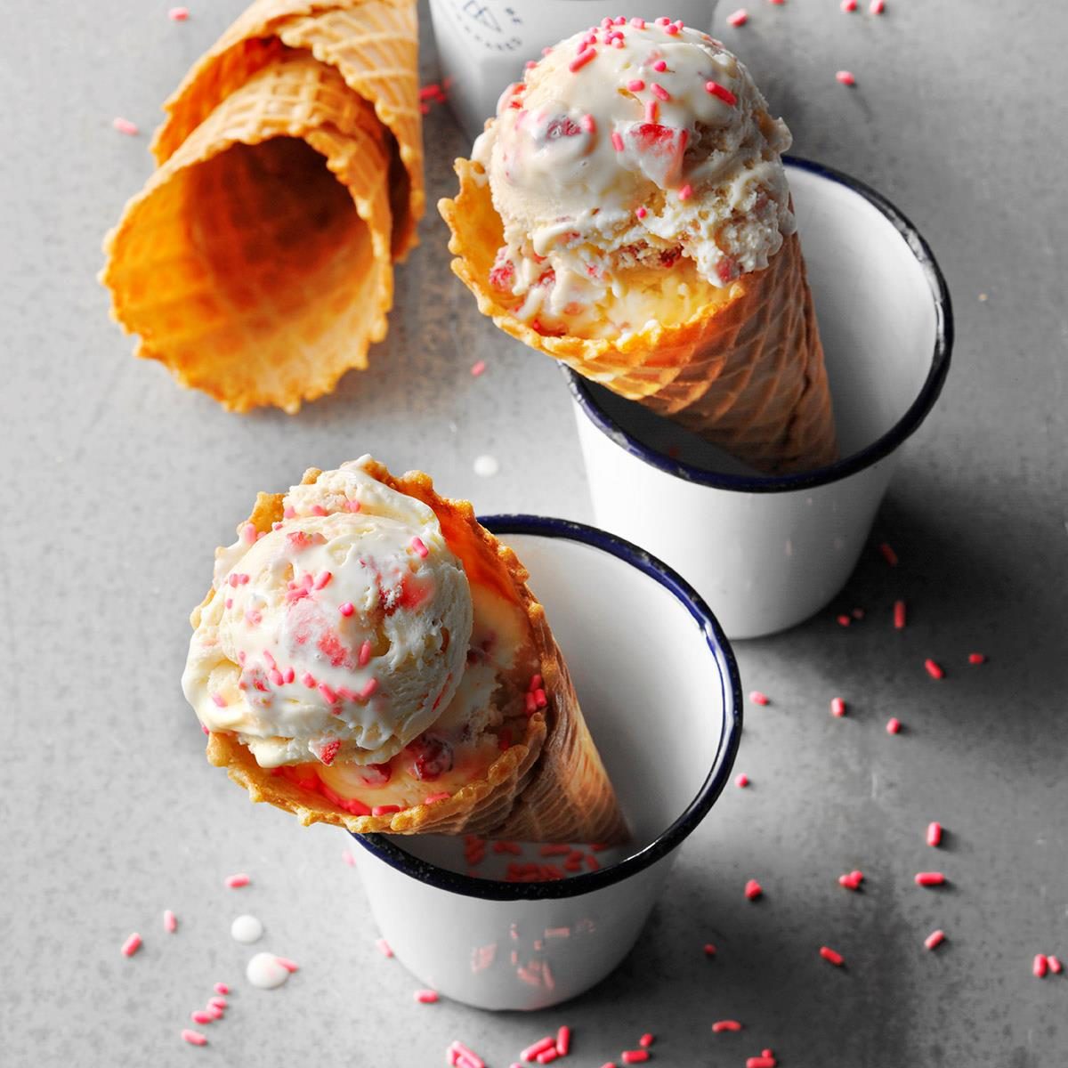 Homemade Strawberry Ice Cream Exps Jmz18 6253 D03 02 12b 2