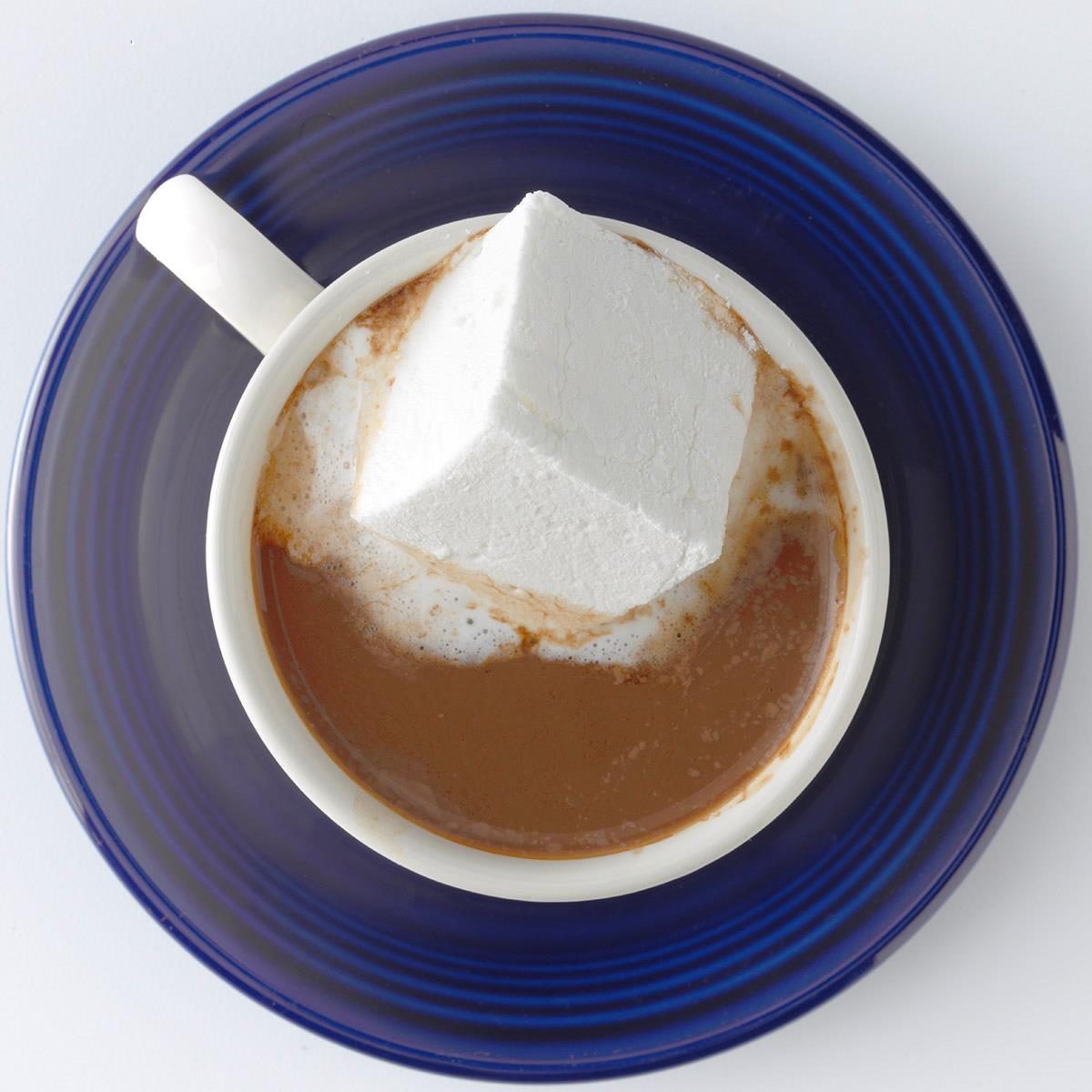 Hot Cocoa With Almond Milk Exps Thd18 179471 B08 03 3b 3