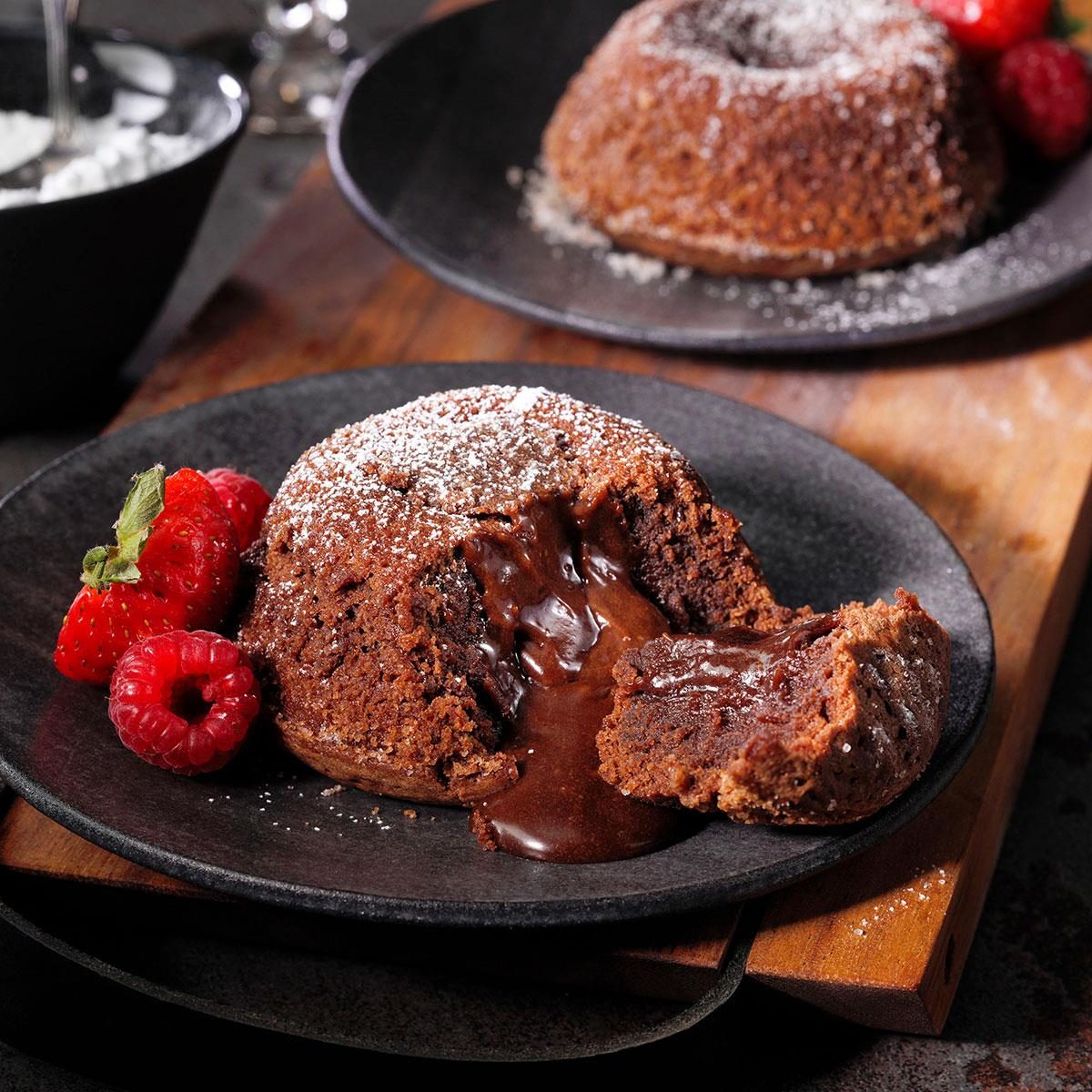 Lava Chocolate Cakes Exps Tohfm25 43967 P2 Md 01 03 3b