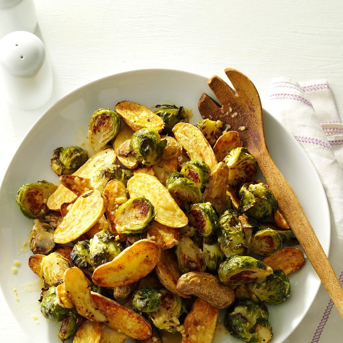 Lemon Roasted Fingerlings And Brussels Sprouts Exps172208 Sd143203d10 15 4bc Rms 11