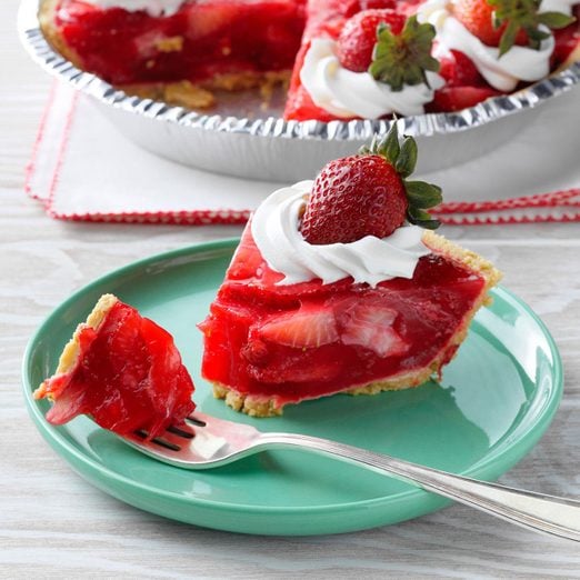 Light Strawberry Gelatin Pie Exps Diydap23 20732 Dr 04 25 4b