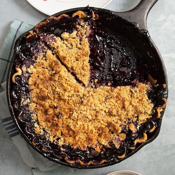 Maine Blueberry Pie With Crumb Topping Exps Ft23 46683 St 1129 3