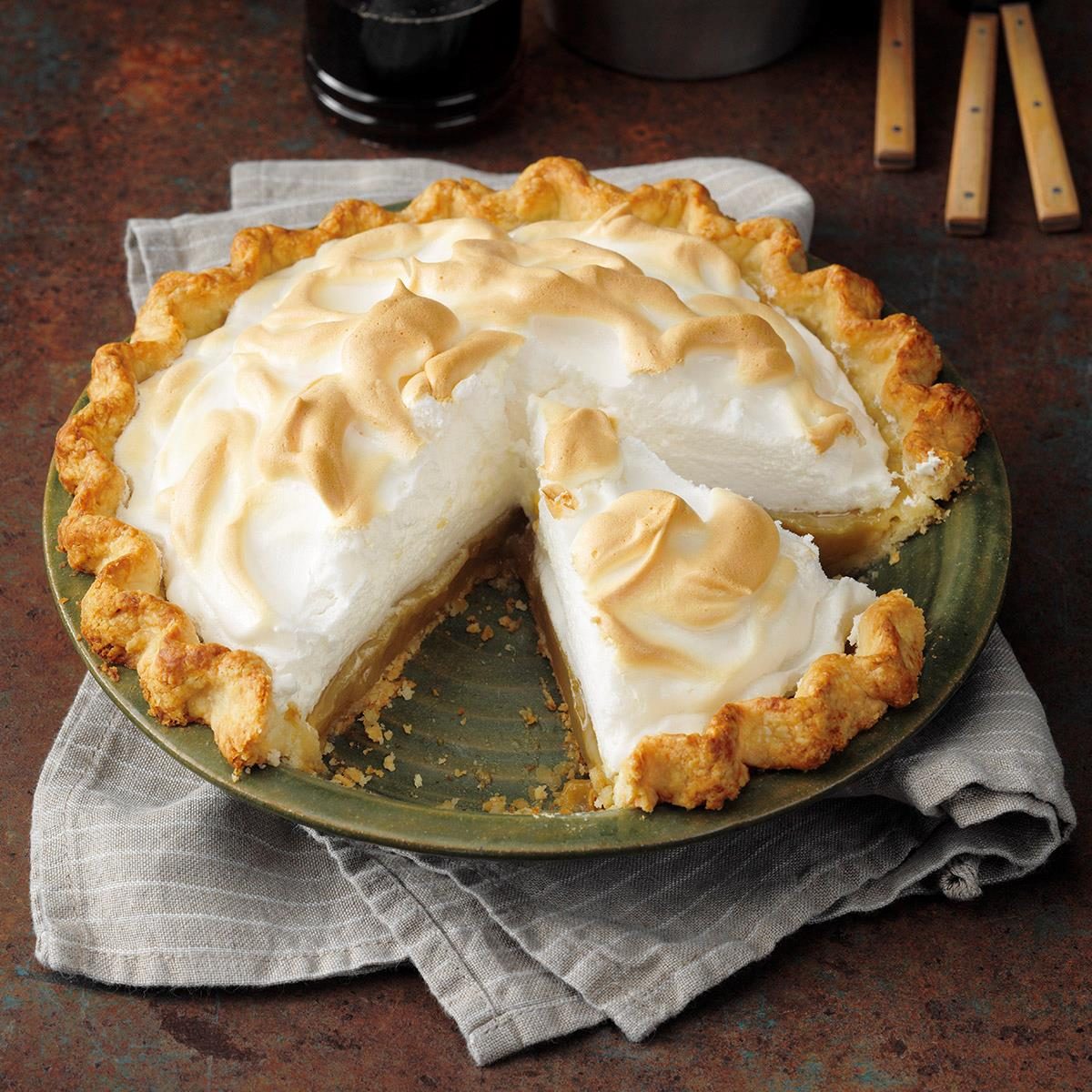 Maple Cream Meringue Pie Exps Tgbz21 38669 E05 26 1b