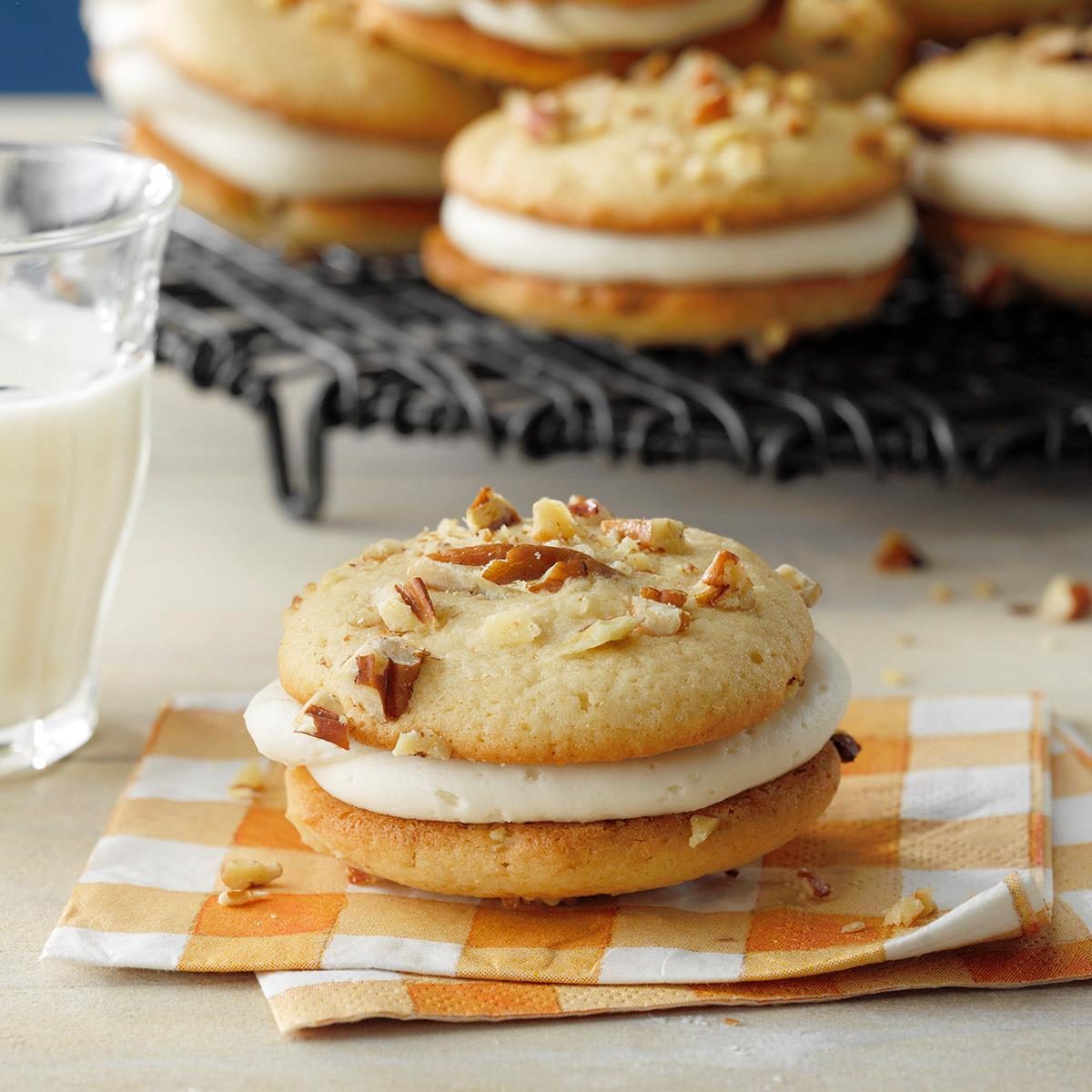 Maple Whoopie Pies Exps Hcacb21 185113 E04 01 2b