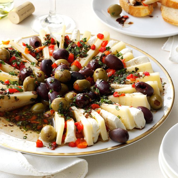 Marinated Olive Cheese Ring Exps137071 Th133086c07 24 2bc Rms 3