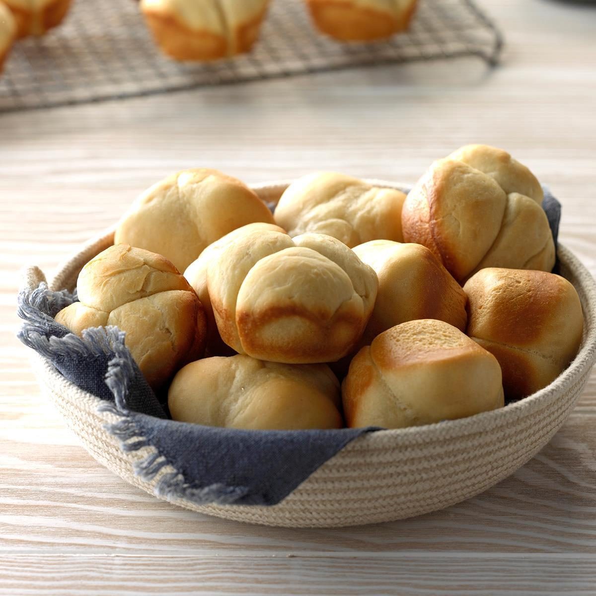 Easy Homemade Dinner Rolls - The Seasoned Mom