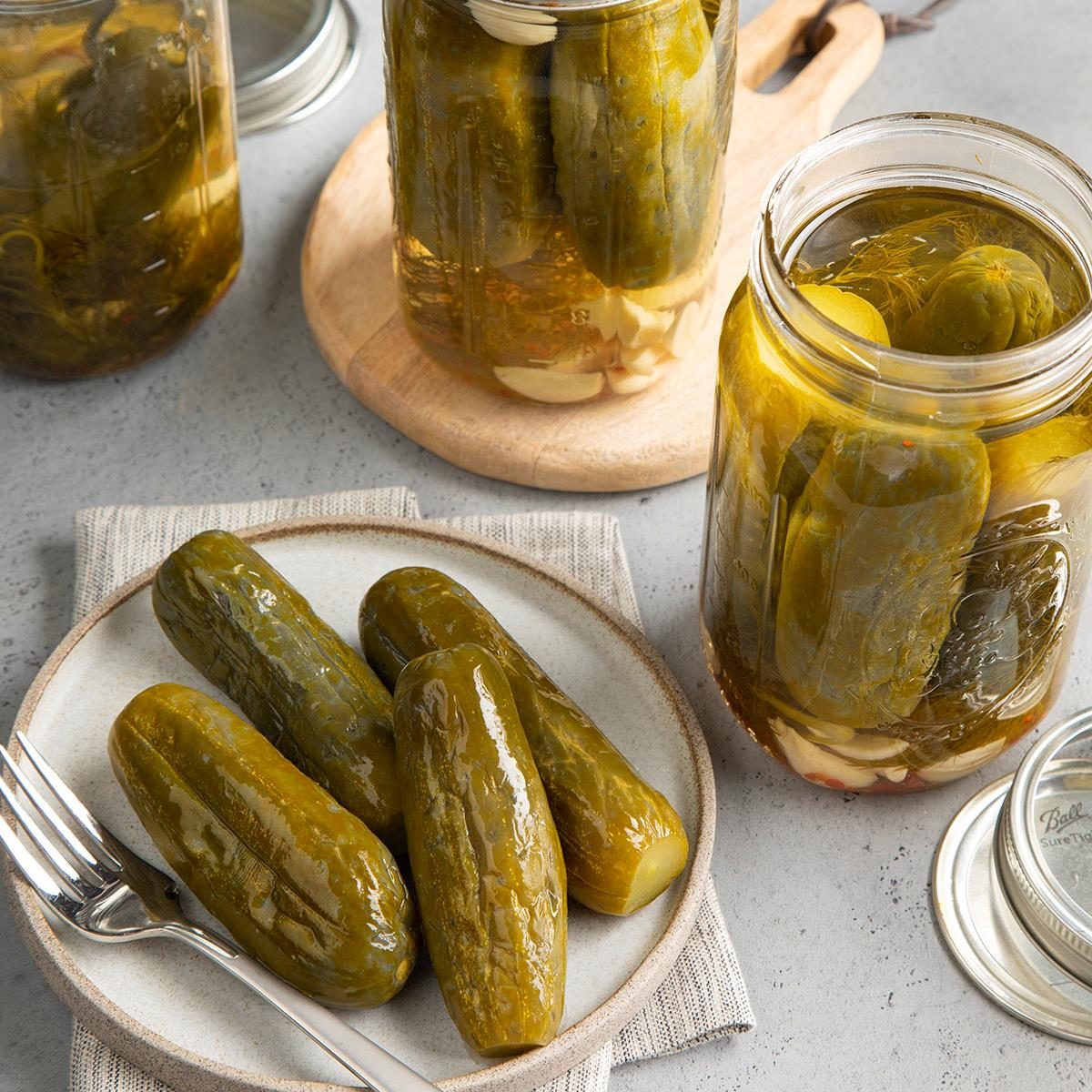 Old-Fashioned Garlic Dill Pickles