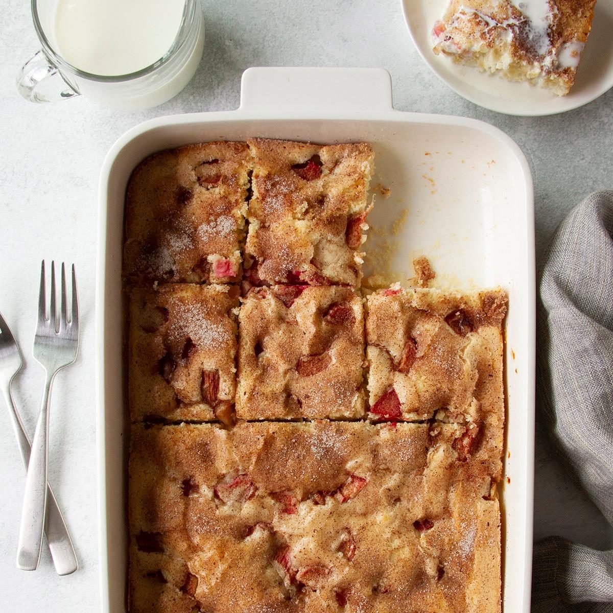 Old-Fashioned Rhubarb Cake