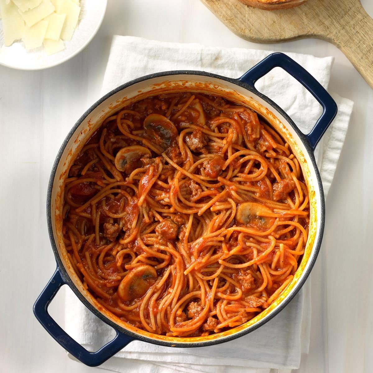 https://www.tasteofhome.com/wp-content/uploads/2018/01/One-Pot-Spaghetti-Dinner_EXPS_OPBZ18_148933_C06_29_5b-4.jpg?fit=700%2C1024