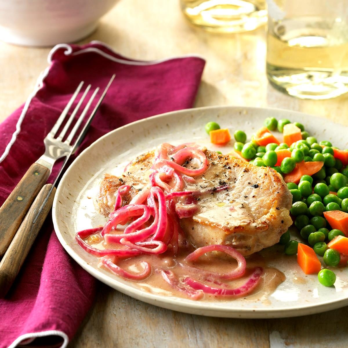 Onion Dijon Pork Chops Exps Wrsm17 45309 D03 15 5b 7