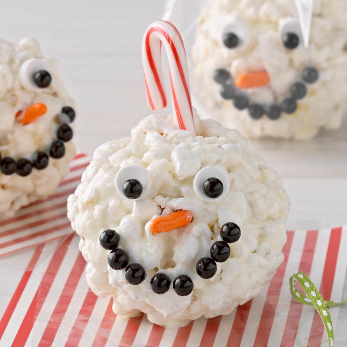 https://www.tasteofhome.com/wp-content/uploads/2018/01/Ornament-Popcorn-Balls_EXPS_CWDJ21_105926_B08_12_5b-1.jpg