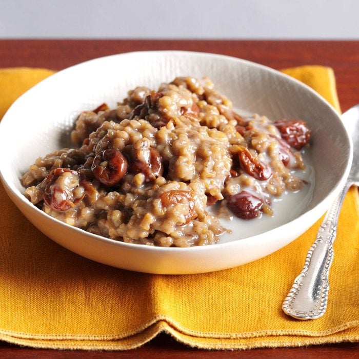 Overnight Cherry-Almond Oatmeal