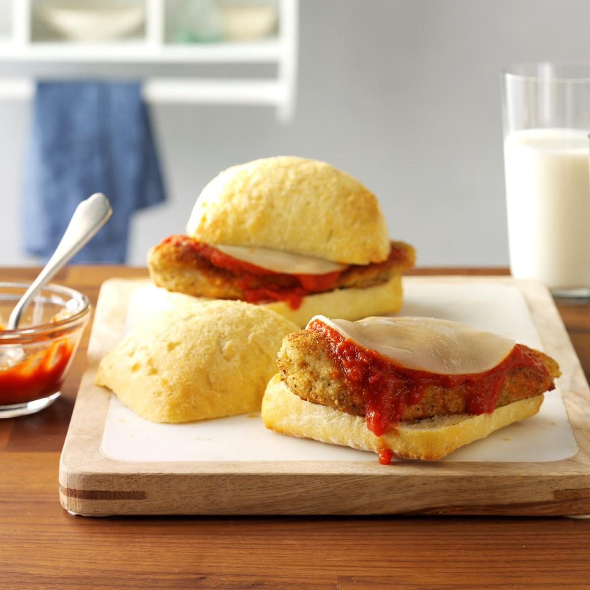 Parmesan Chicken Sandwiches Exps Sdfm17 38331 D10 05 7b 2