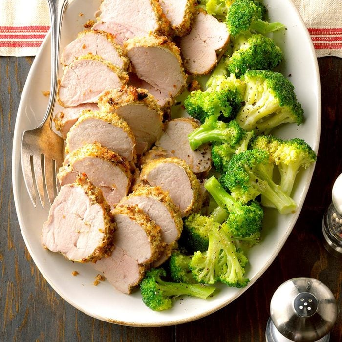 Pepper Crusted Pork Tenderloin Exps Cwfm18 17993 C10 12 8b 7