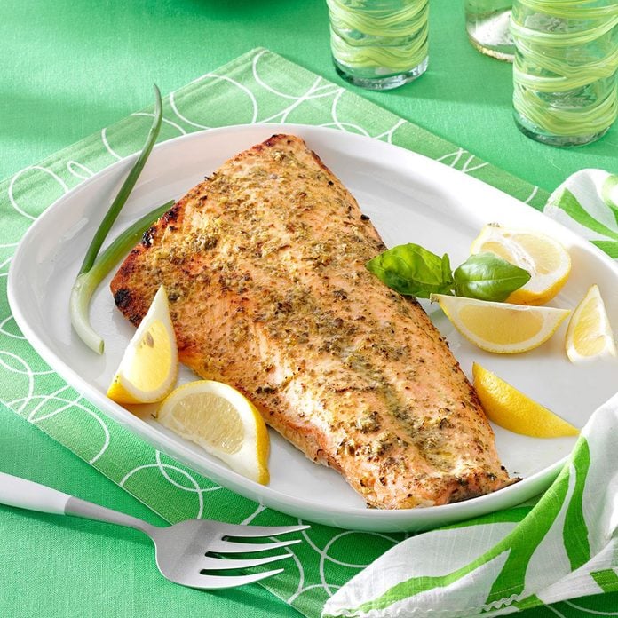 Pesto Grilled Salmon Exps139712 Sd2401787a04 18 3bc Rms 2