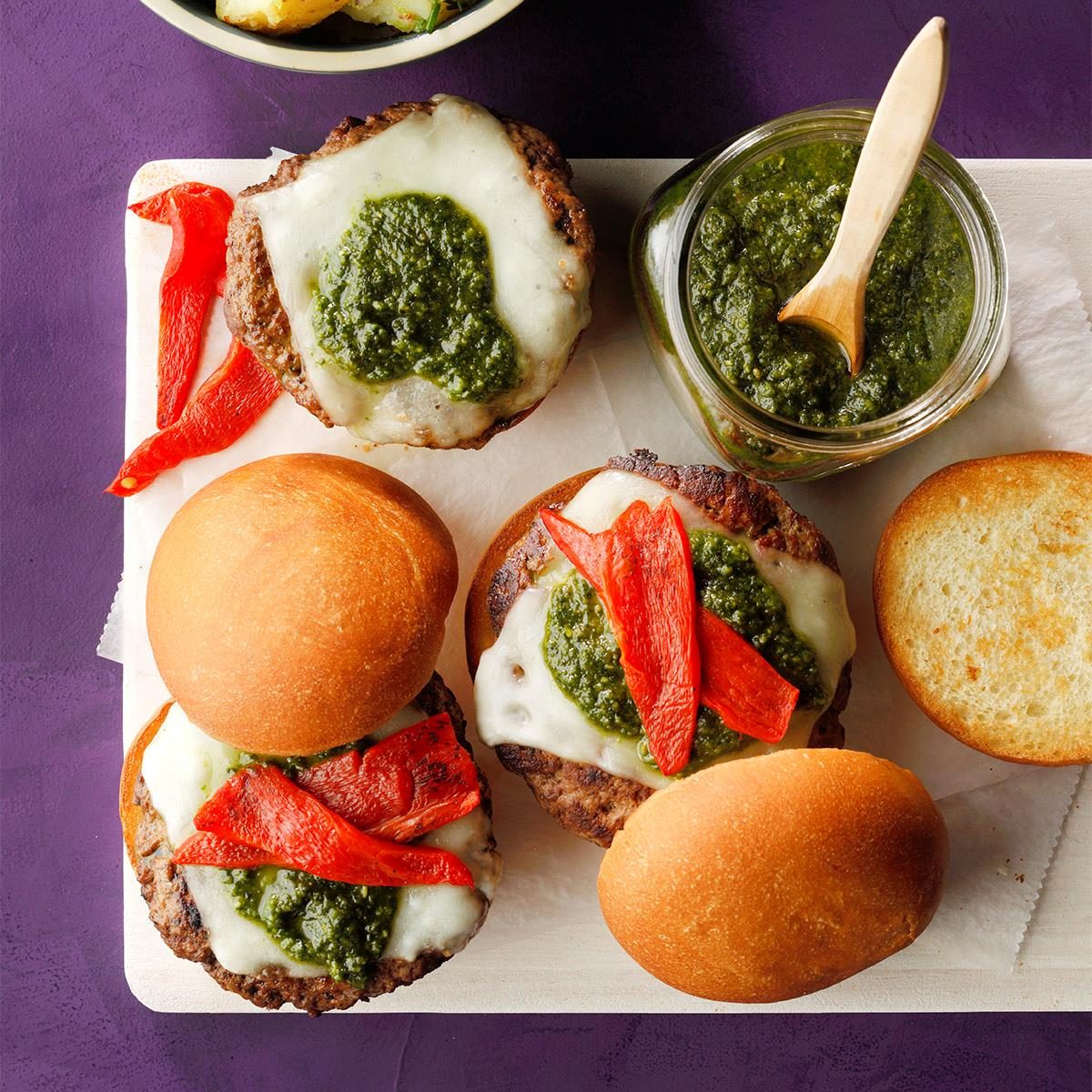 Pesto Hamburgers