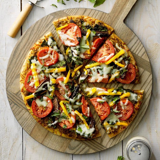 Pesto Vegetable Pizza Exps Qebz20 26064 E01 24 3b 1