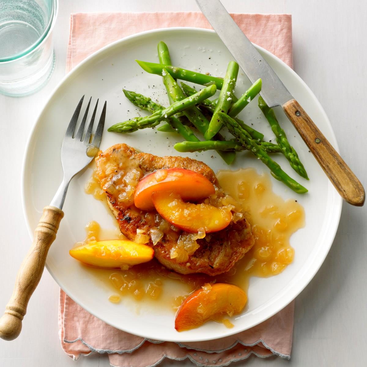 Pork Chops With Nectarine Sauce  Exps Sdjj17 182617 B02 09 8b 3