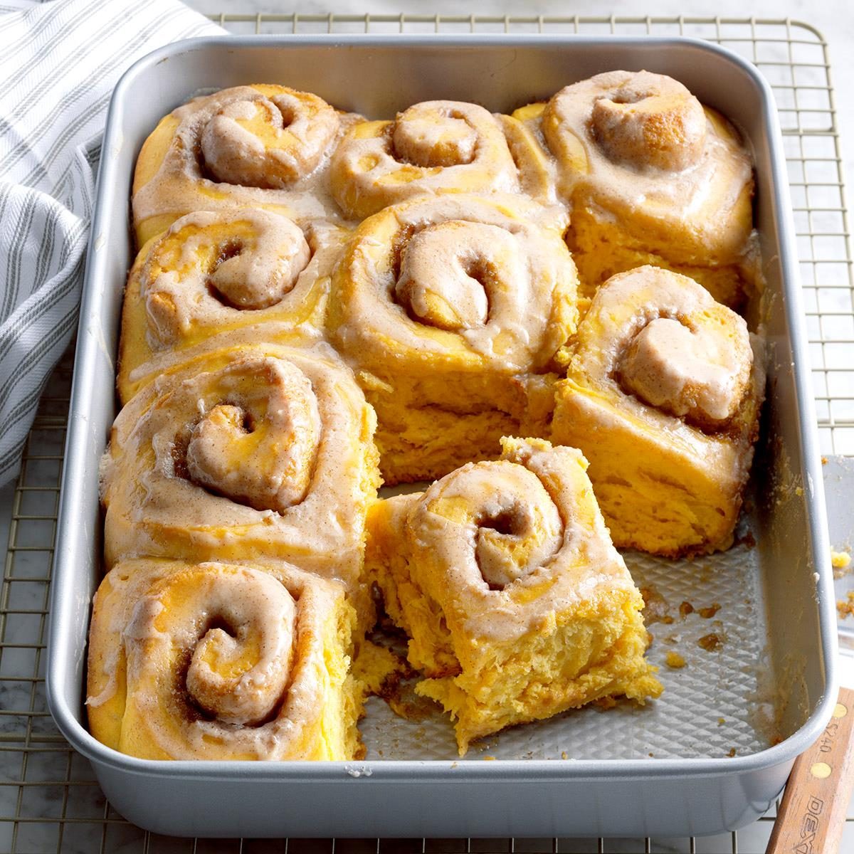 Pretty Pumpkin Cinnamon Buns