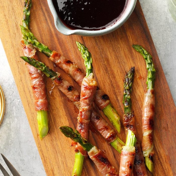 Prosciutto-Wrapped Asparagus with Raspberry Sauce