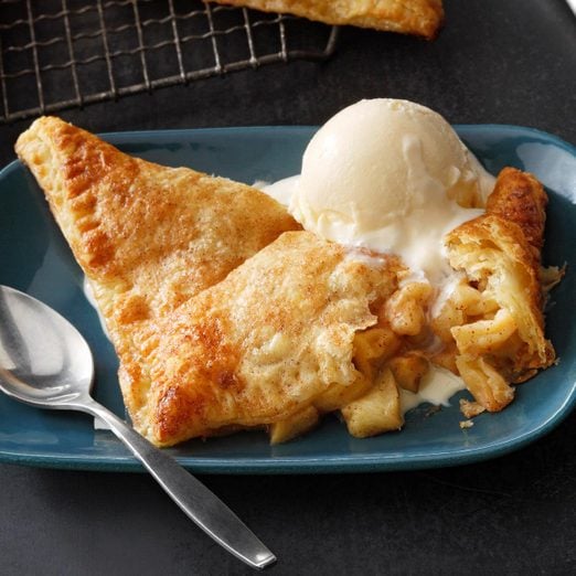 Puff Pastry Apple Turnovers Exps Frbz22 34202 Md 03 11 1b