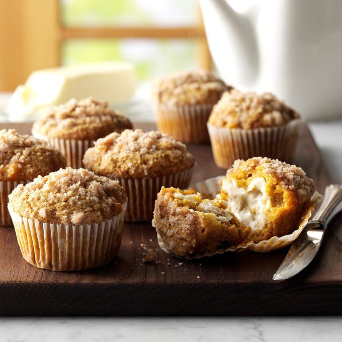Pumpkin Apple Muffins With Streusel Topping Exps Bbbz16 5507 C07 08 2b 1