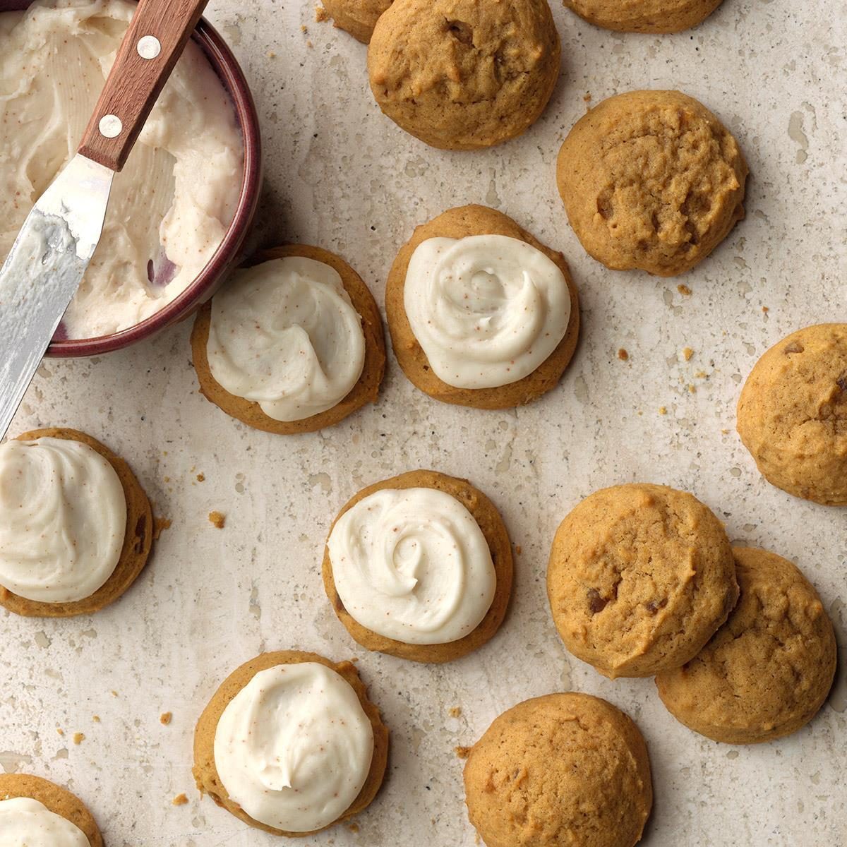 Pumpkin Cookies With Browned Butter Frosting Exps Pcbz19 134480 C04 26 1b 2