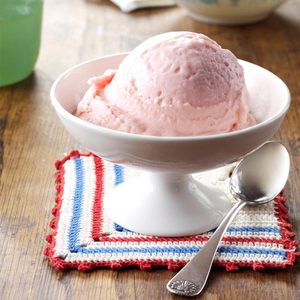 Refreshing Rhubarb Ice Cream