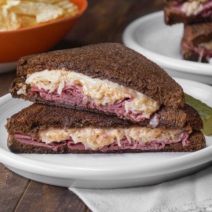 Reuben Sandwiches Exps Tohvp24 601 Mf 01 11 Reubensandwiches 1