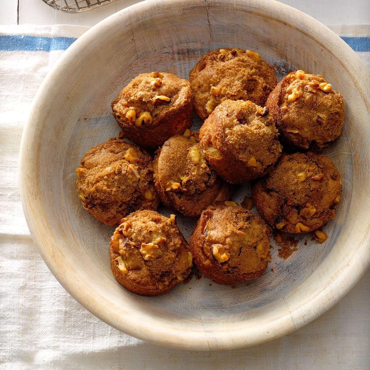 Rhubarb Nut Muffins Exps Cwam18 1555 B12 13 2b 17