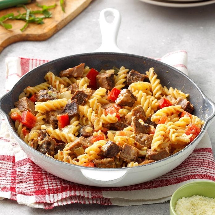 Roast Beef Pasta Skillet Exps Bfbz19 32270 B01 18 2b 4