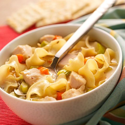 Roasted Chicken Noodle Soup Exps19385 Sb1115471b09 12 2b Rms 2