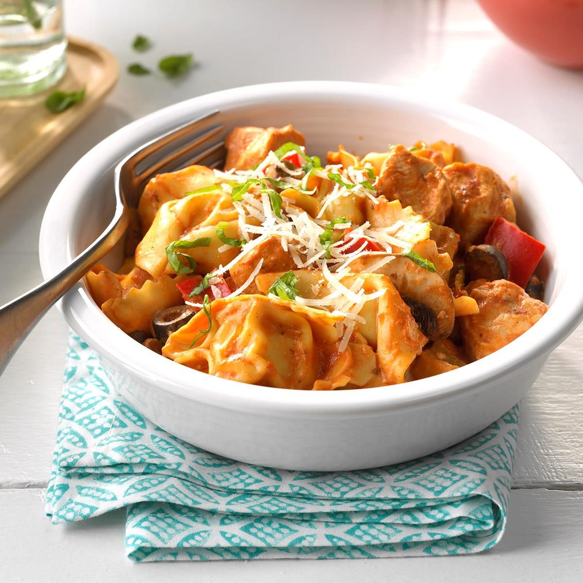 Saucy Chicken Tortellini  Exps Edsc17 188247 C03 10 2b 2