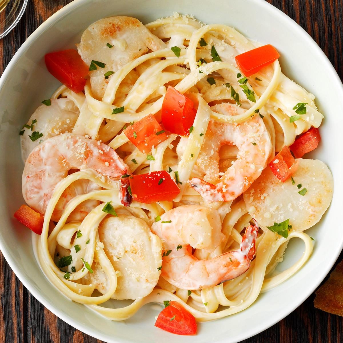 Seafood Fettuccine Alfredo Exps Diydap22 33885 Dr 03 02 1b