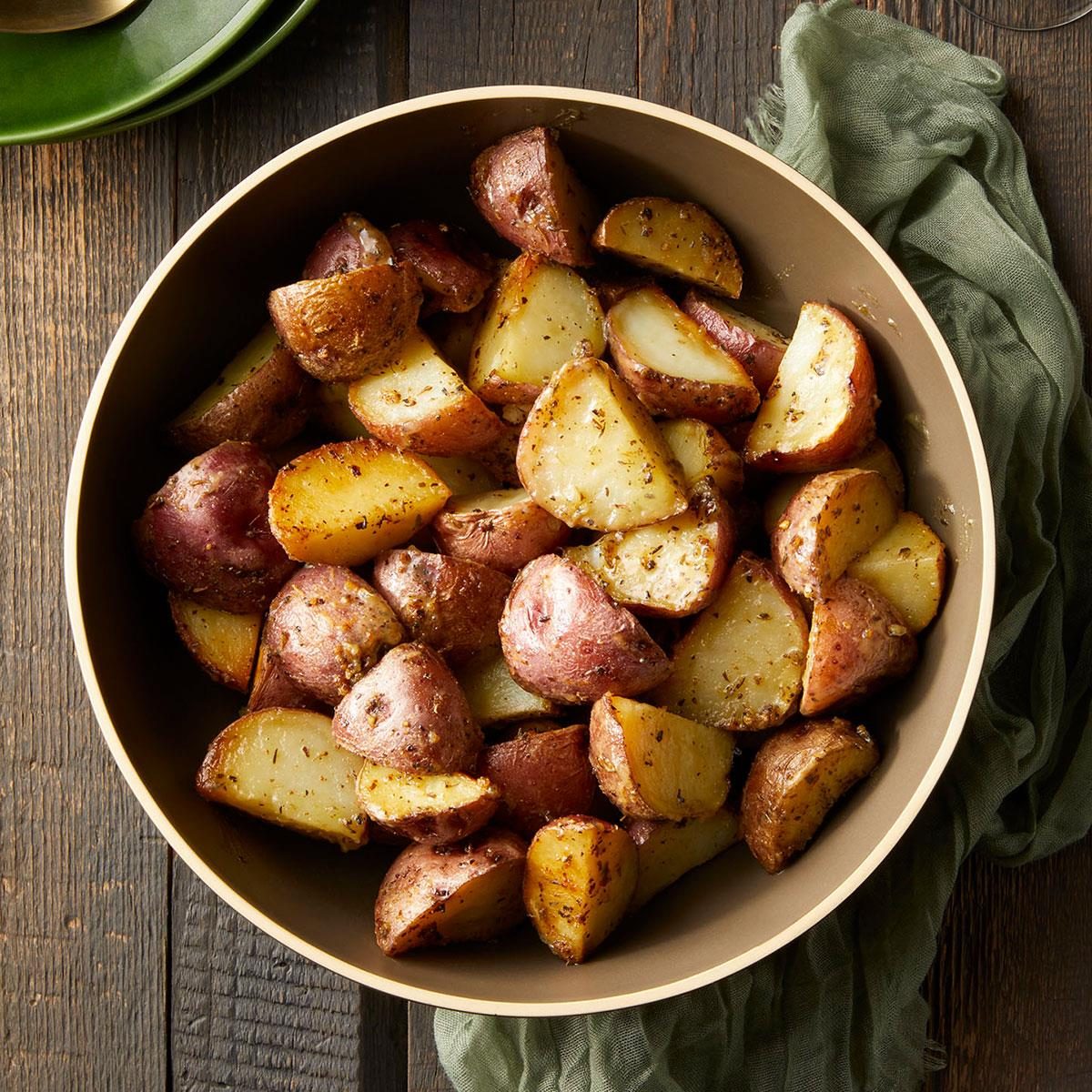 3-Ingredient Crispy Seasoned Red Potatoes - The Seasoned Mom