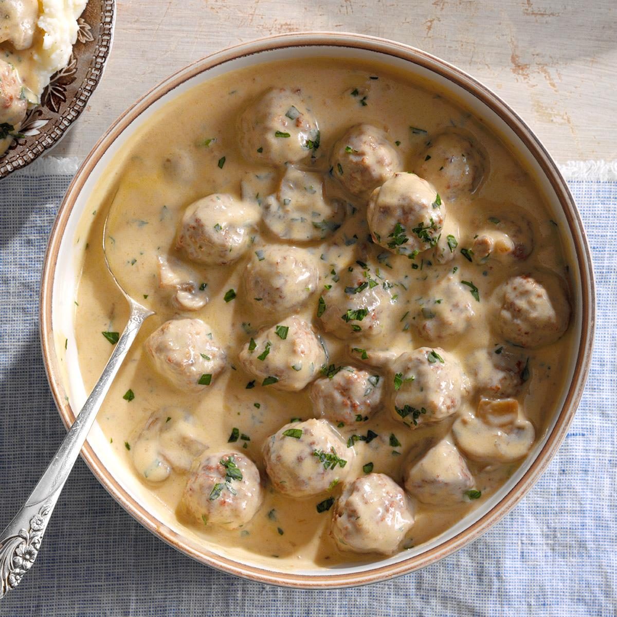 Easy Swedish Meatballs with Creamy Sauce