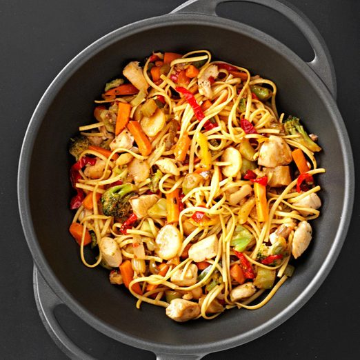 Sizzling Chicken Lo Mein Exps118556 Sd2401787a04 17 1b Rms 10