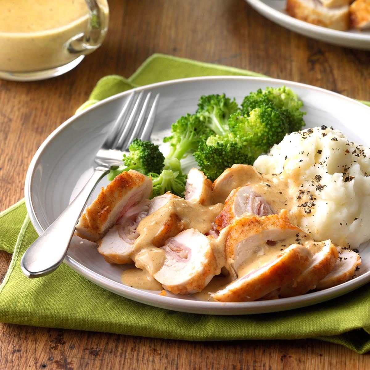 Skillet Chicken Cordon Bleu Exps Cimz17 28844 C07 20 5b 5