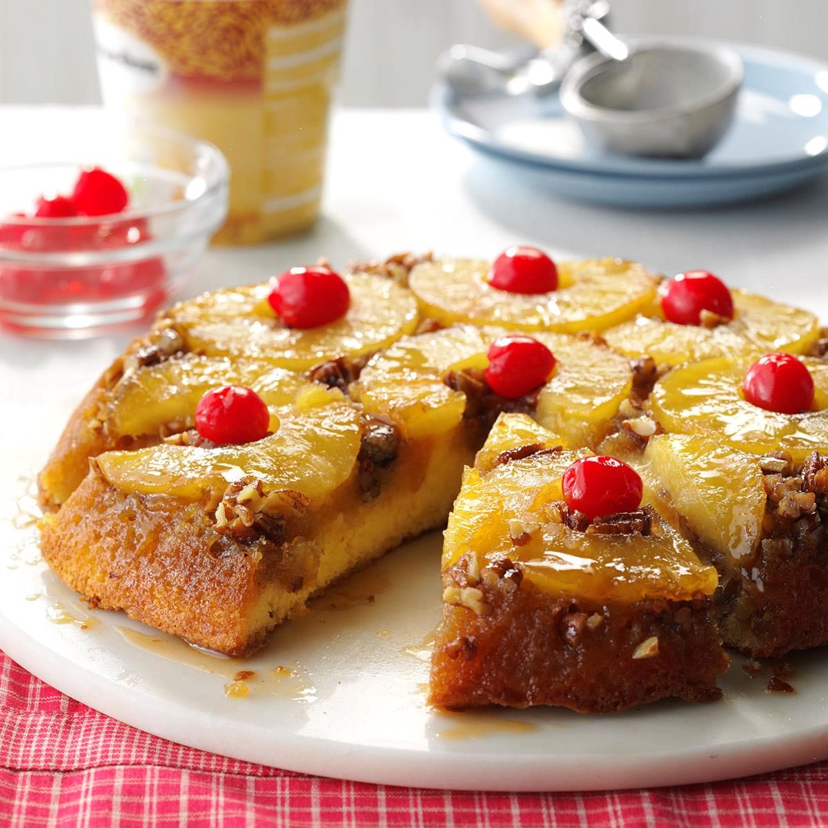 https://www.tasteofhome.com/wp-content/uploads/2018/01/Skillet-Pineapple-Upside-Down-Cake_EXPS_FBMZ16_6240_D05_31_2b-1.jpg