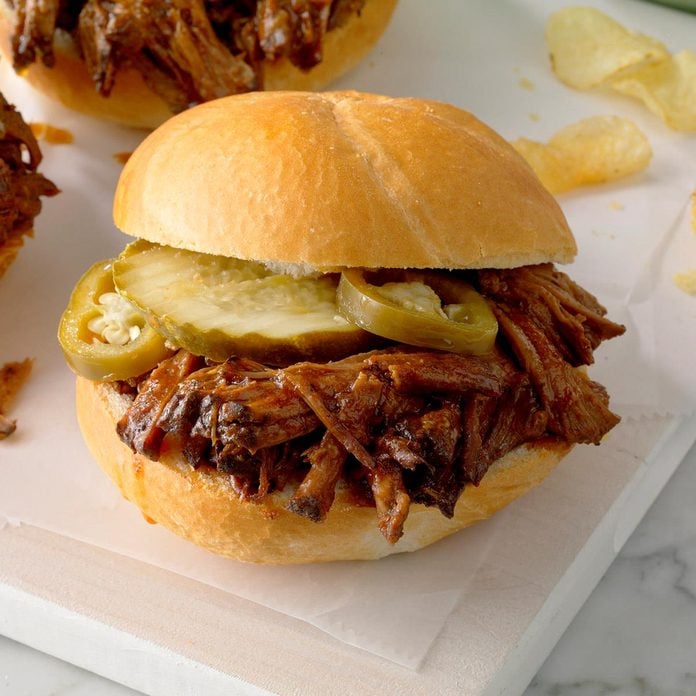 Slow Cooked Barbecued Beef Sandwiches Exps Diydap21 45257 B03 09 1b 7